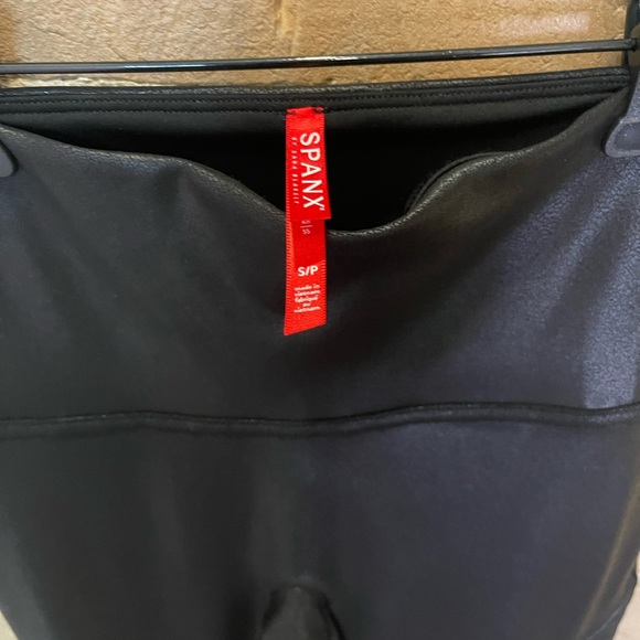 SPANX Faux Leather Moto Leggings sz S - Picture 3 of 5